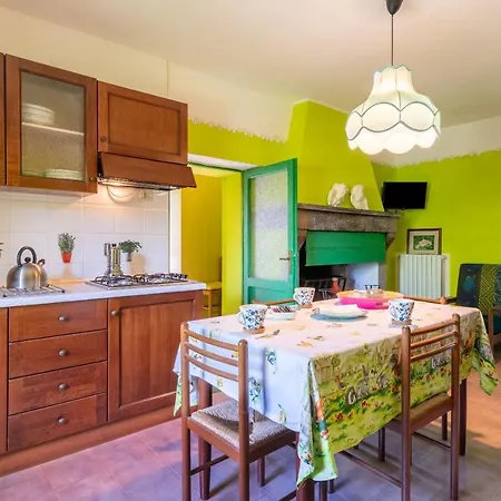 Salice Nella Campagna Di Apartmán Assisi